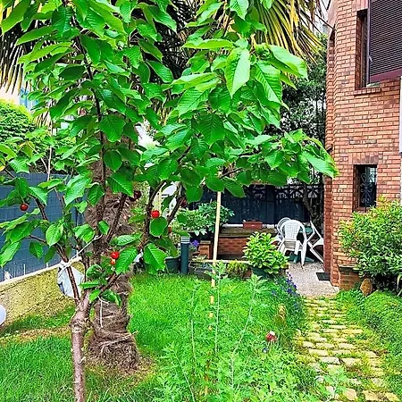 Le Jardin Paris Bed and Breakfast 3*